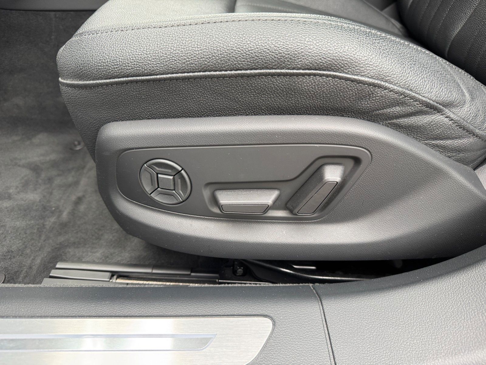 Audi A8 55 TFSI quattro - Samsaru's Car Outlet