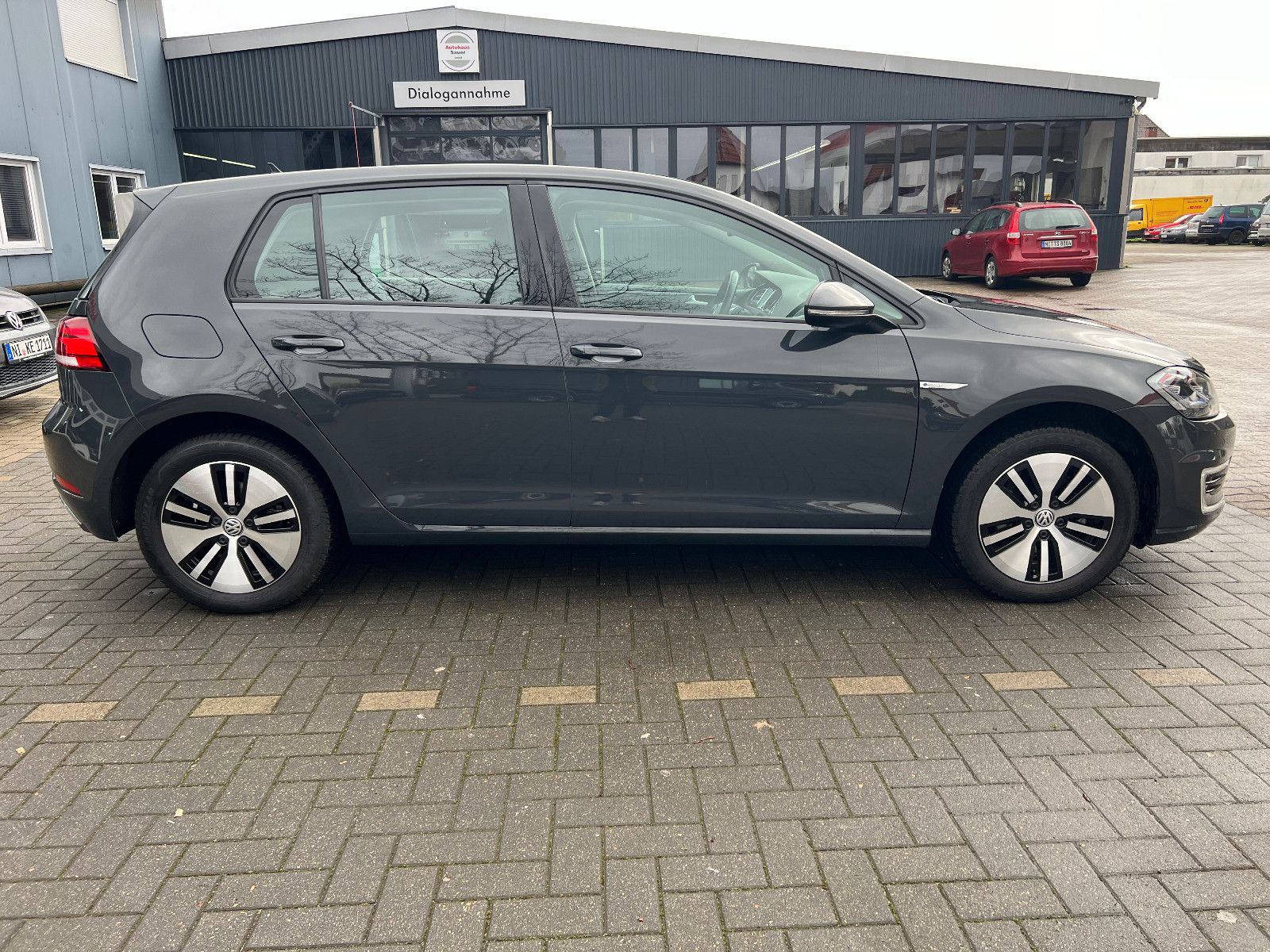 Volkswagen Golf VII e-Golf - Samsaru's Car Outlet