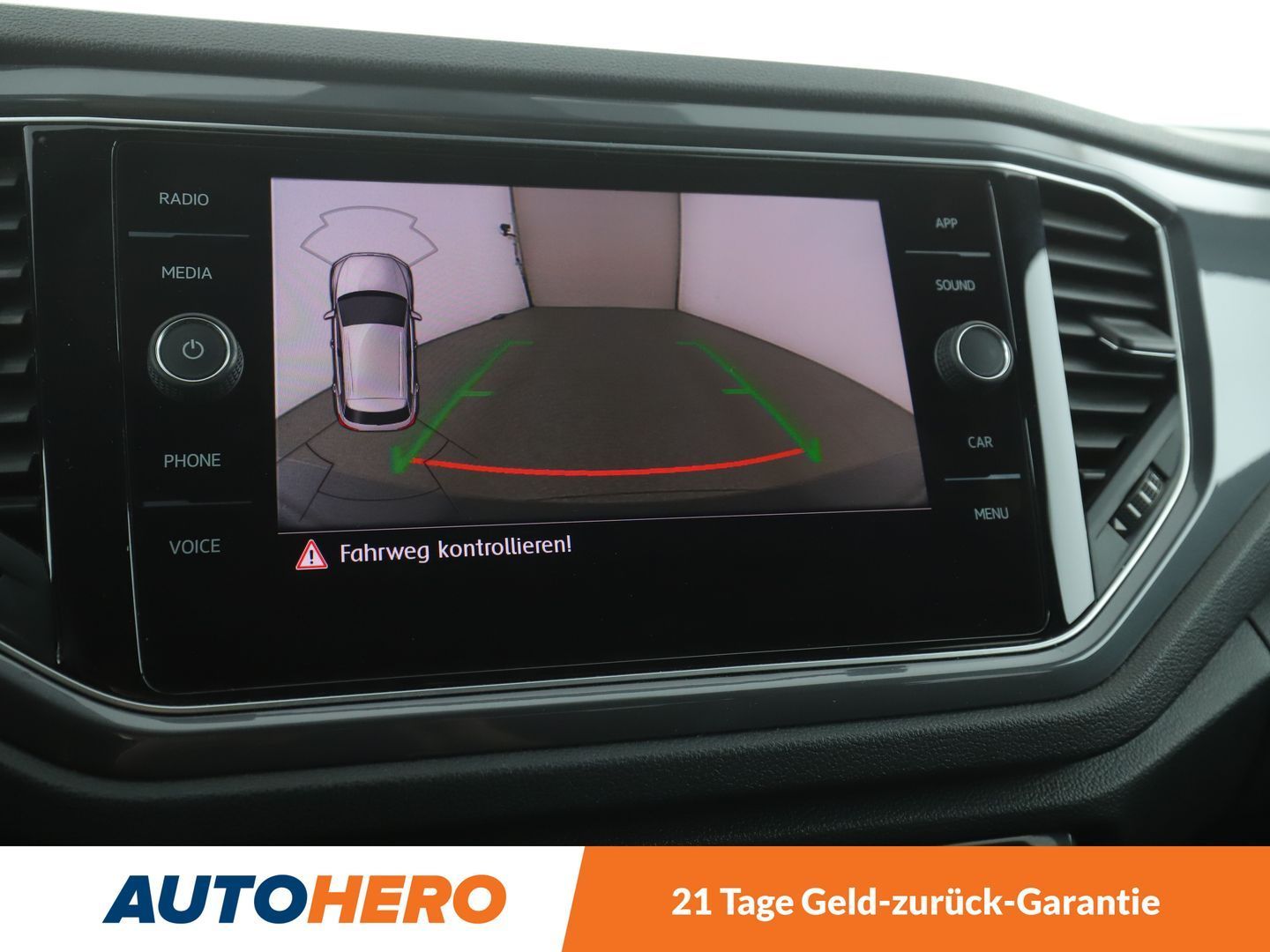 Volkswagen T-Roc 1.5 TSI ACT Sport - Samsaru's Car Outlet