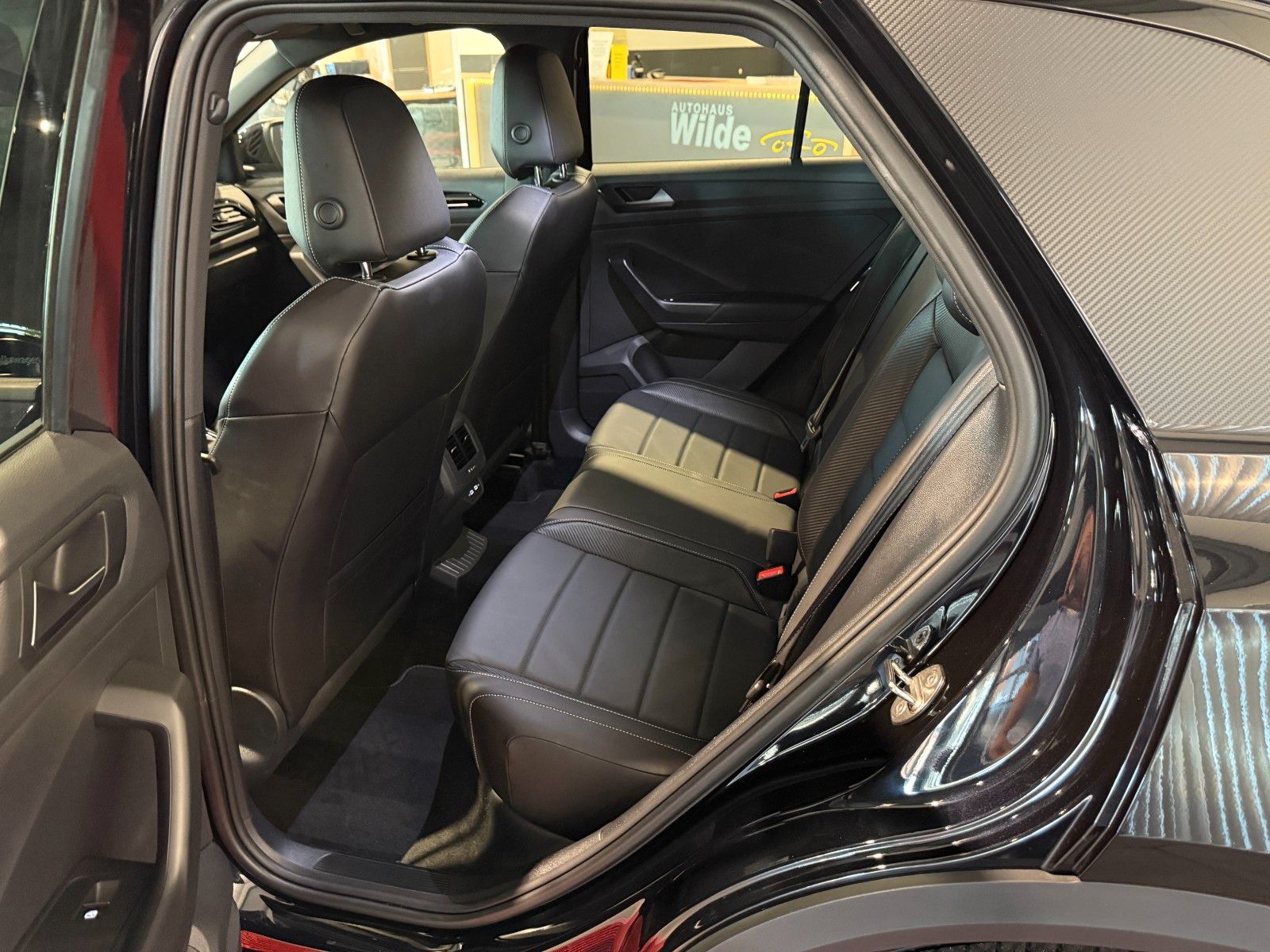 Volkswagen T-Roc R-Line - Samsaru's Car Outlet