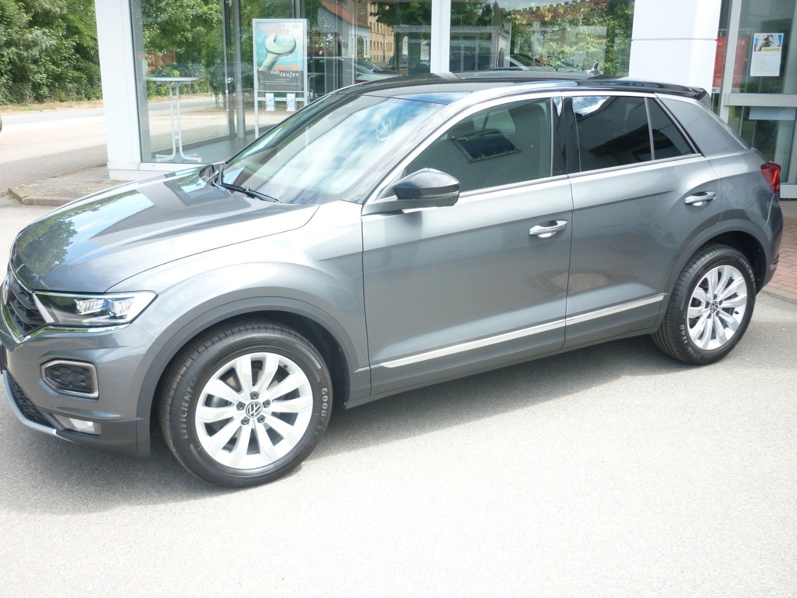 Volkswagen T-Roc 1.5 TSI Sport - Samsaru's Car Outlet