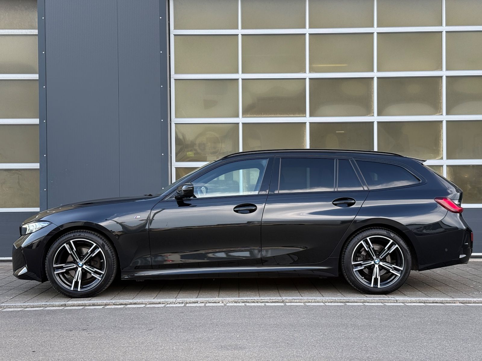BMW 320 d xDrive M-SPORT - Samsaru's Car Outlet