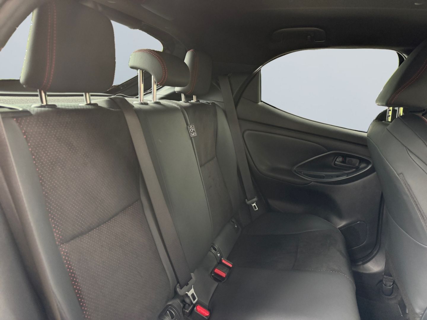 Toyota Yaris Hybrid 1.5 GR Sport *Alcantara*JBL*SHZ*Kam