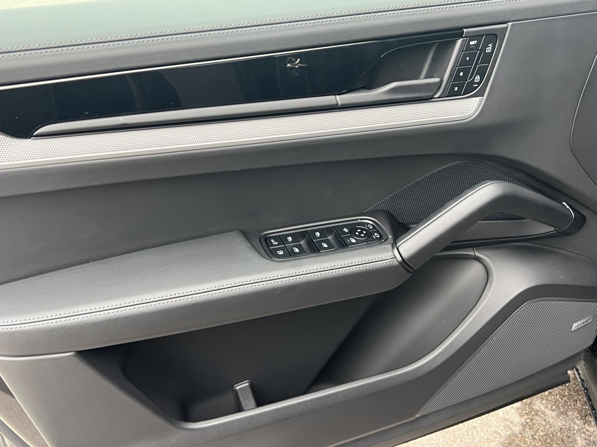 Porsche Cayenne E-Hybrid | Luftfederung | Panorama |