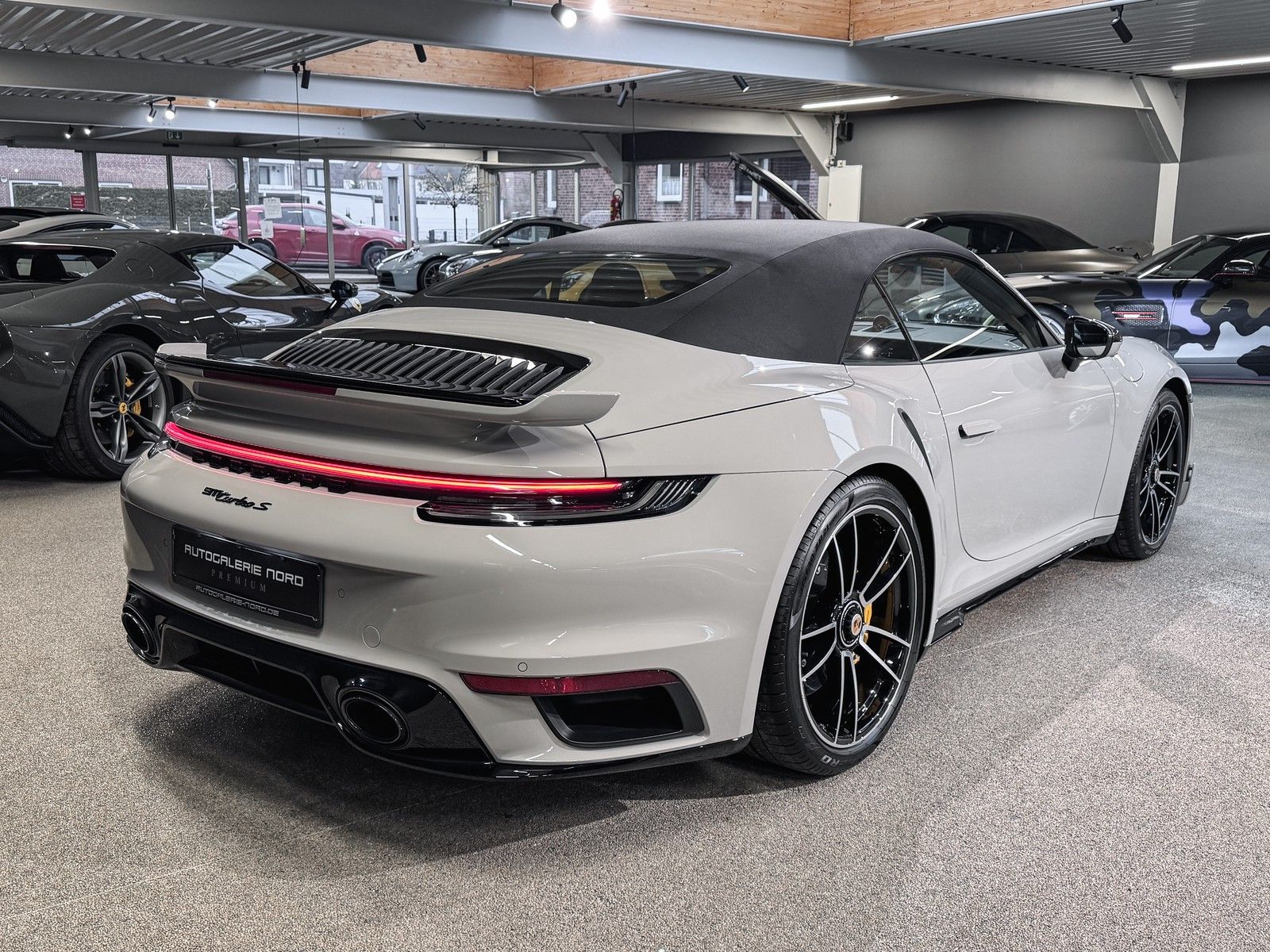 Porsche 911 Turbo S Cabrio AeroKit+Burmester+Carbon