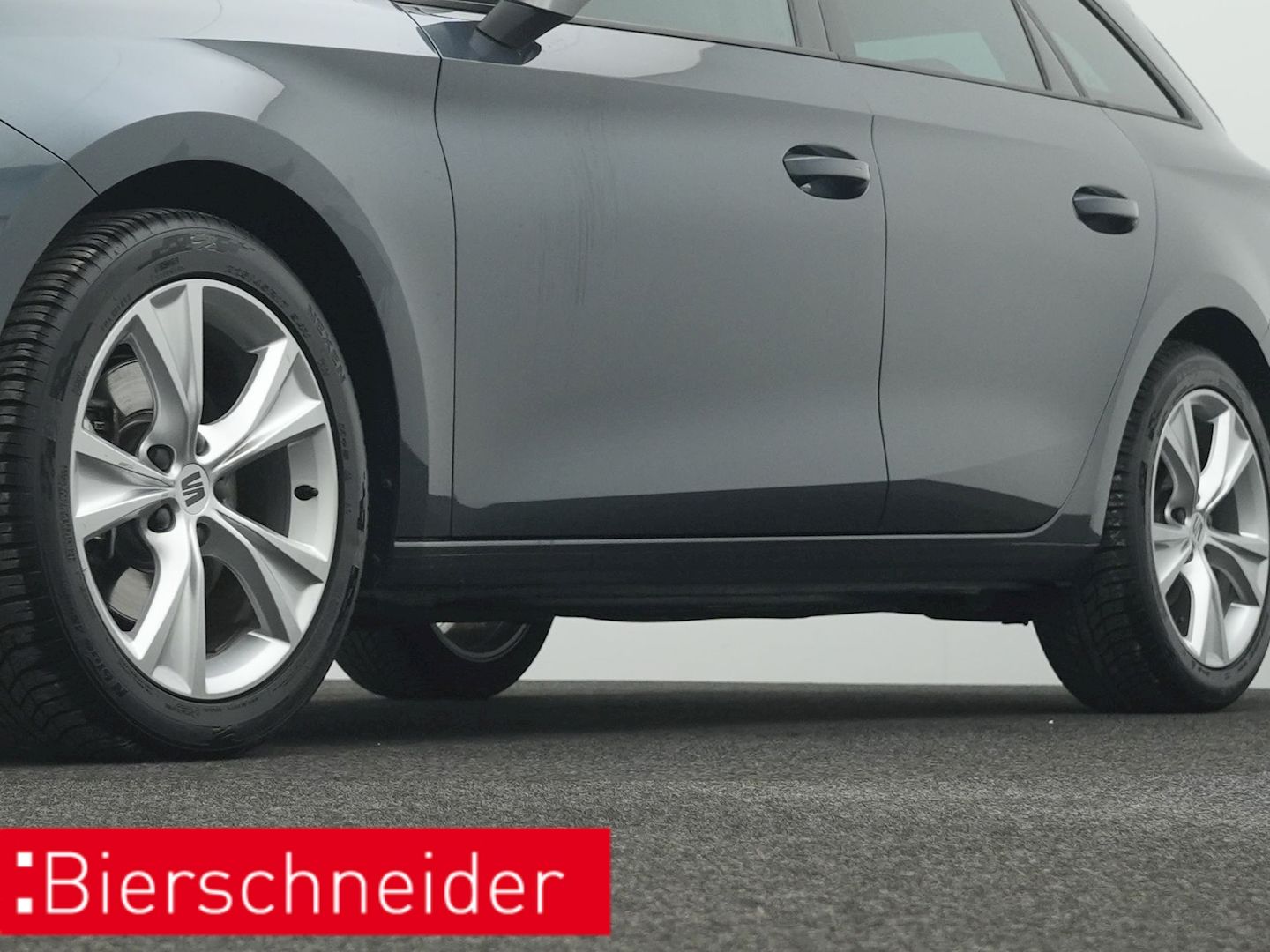 Seat Leon Sportstourer 2.0 TDI DSG FR NAVI AHK LED