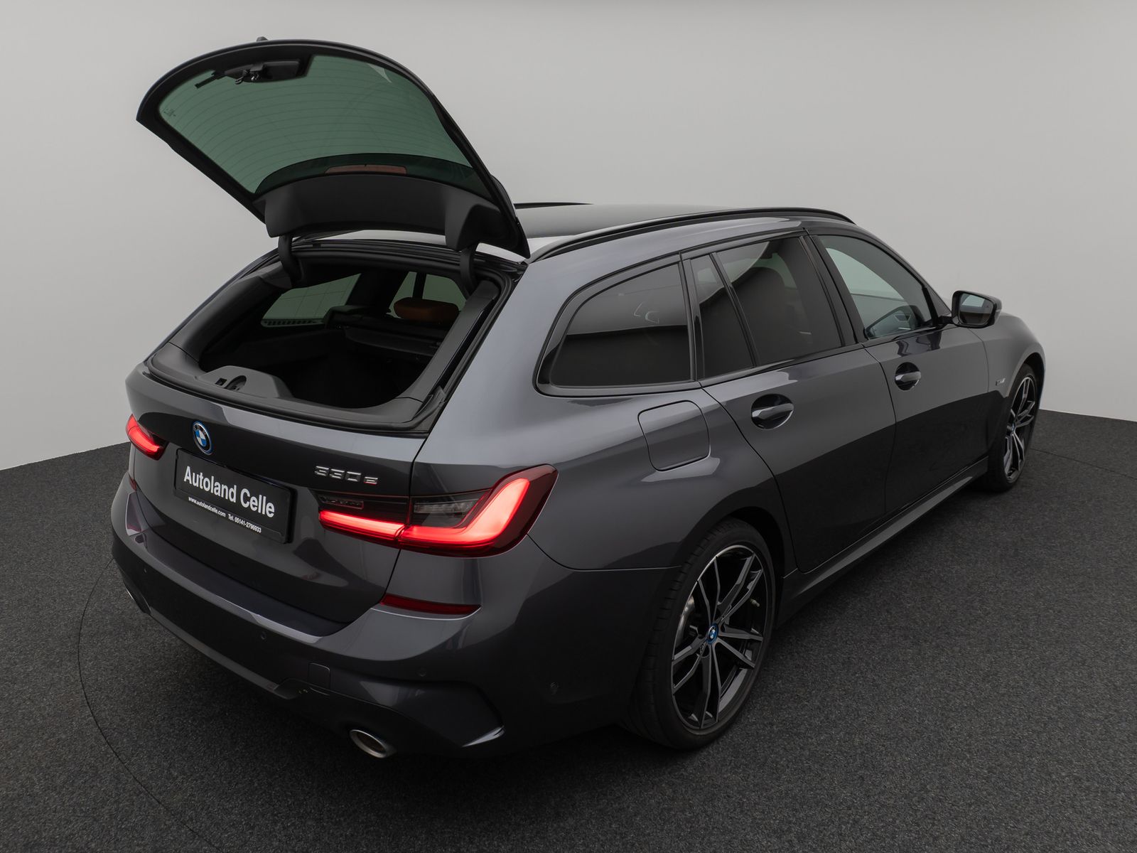 BMW 330e M Sport - Samsaru's Car Outlet