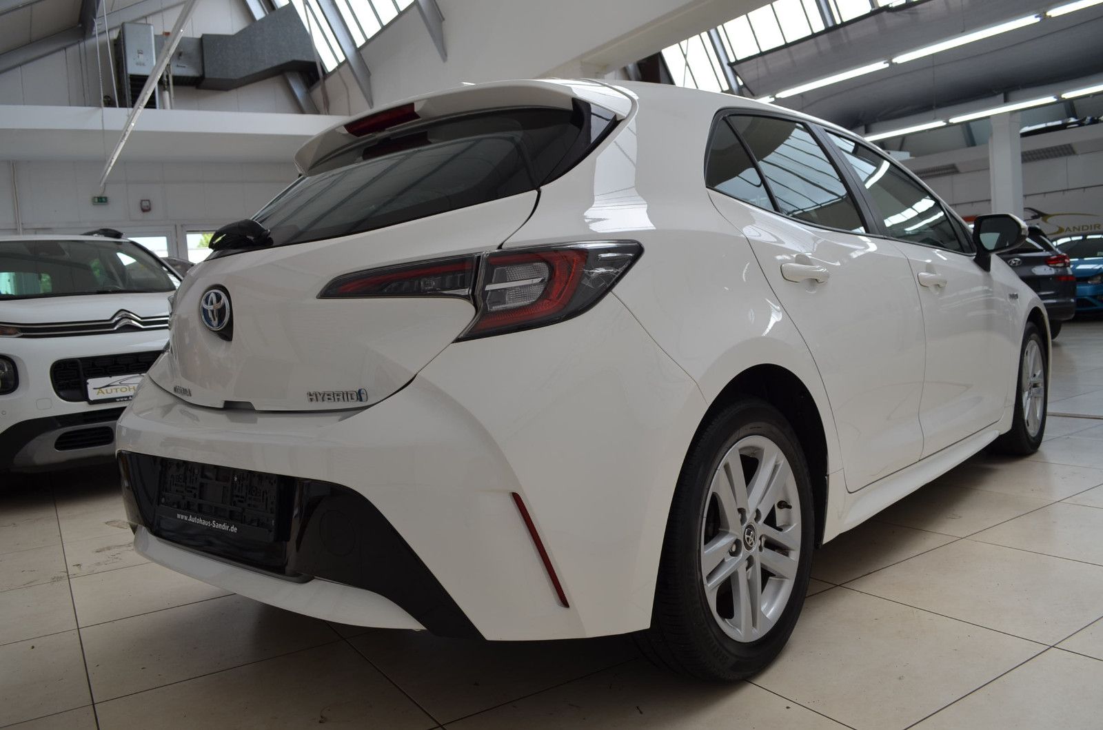 Toyota Corolla Hybrid 1.8 Comfort - Samsaru's Car Outlet