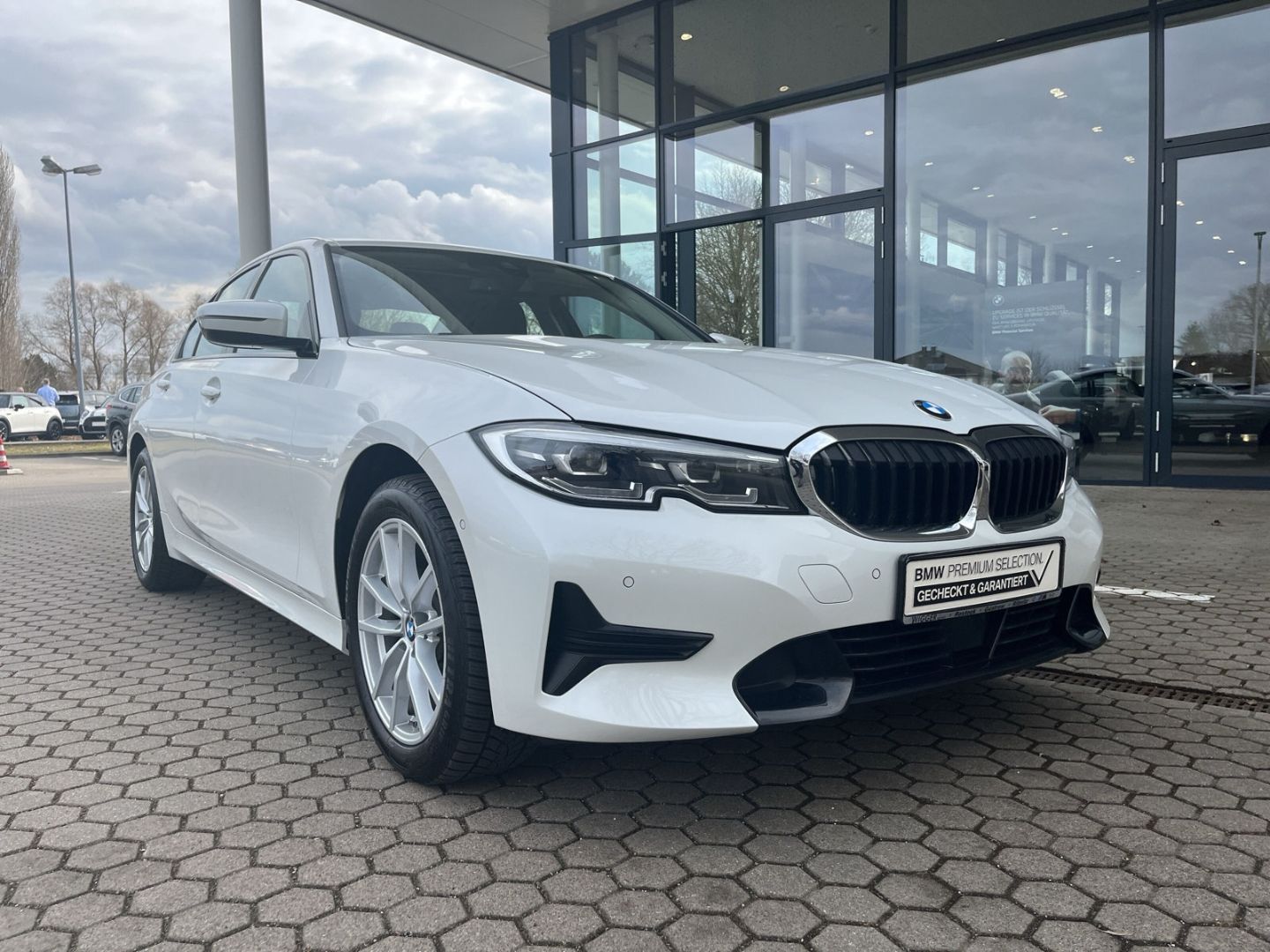BMW 320 d Sport Line xDrive Limousine/Panodach/Navi