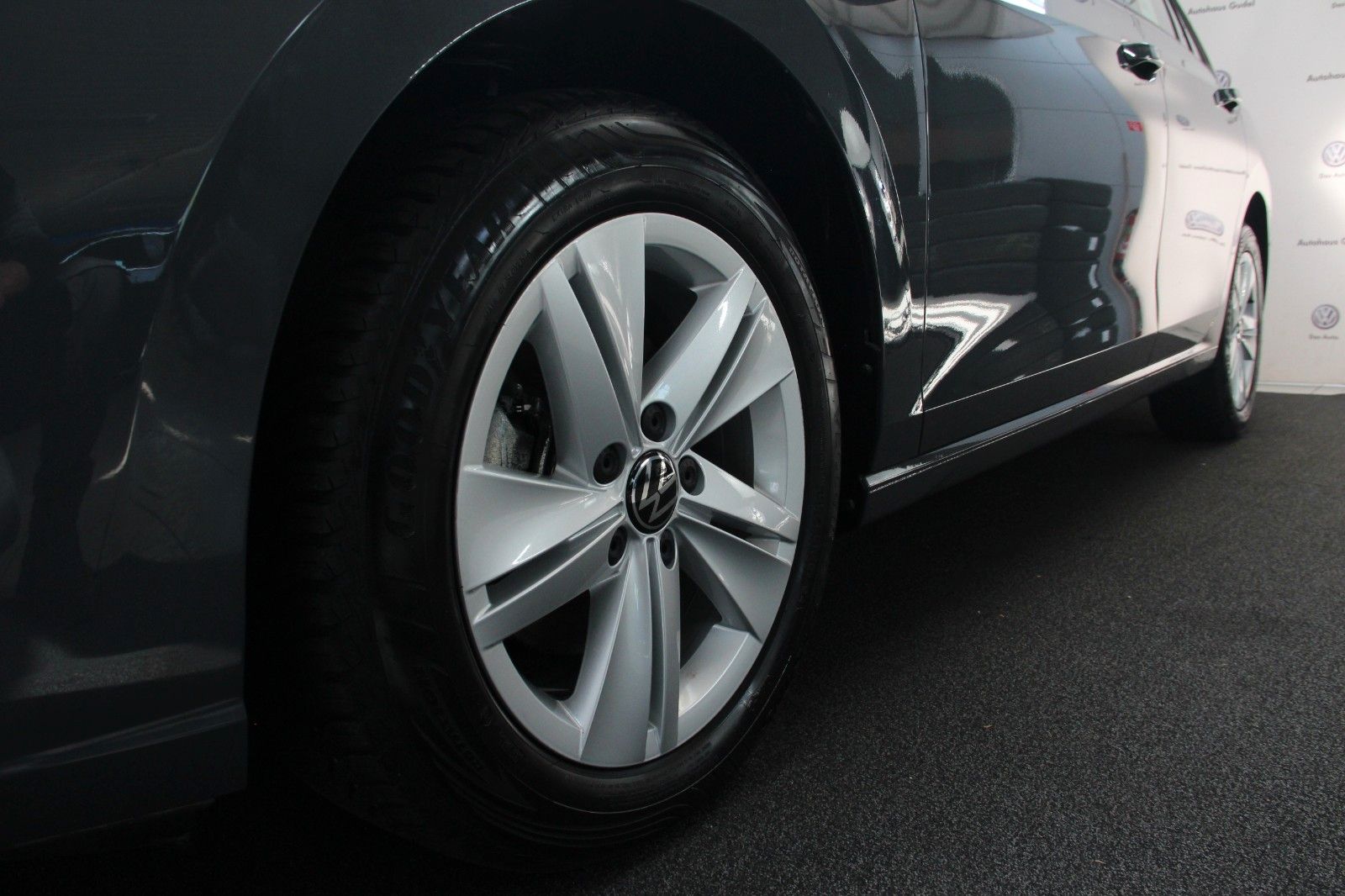Volkswagen Golf 8 1.5 TSI Life - Samsaru's Car Outlet