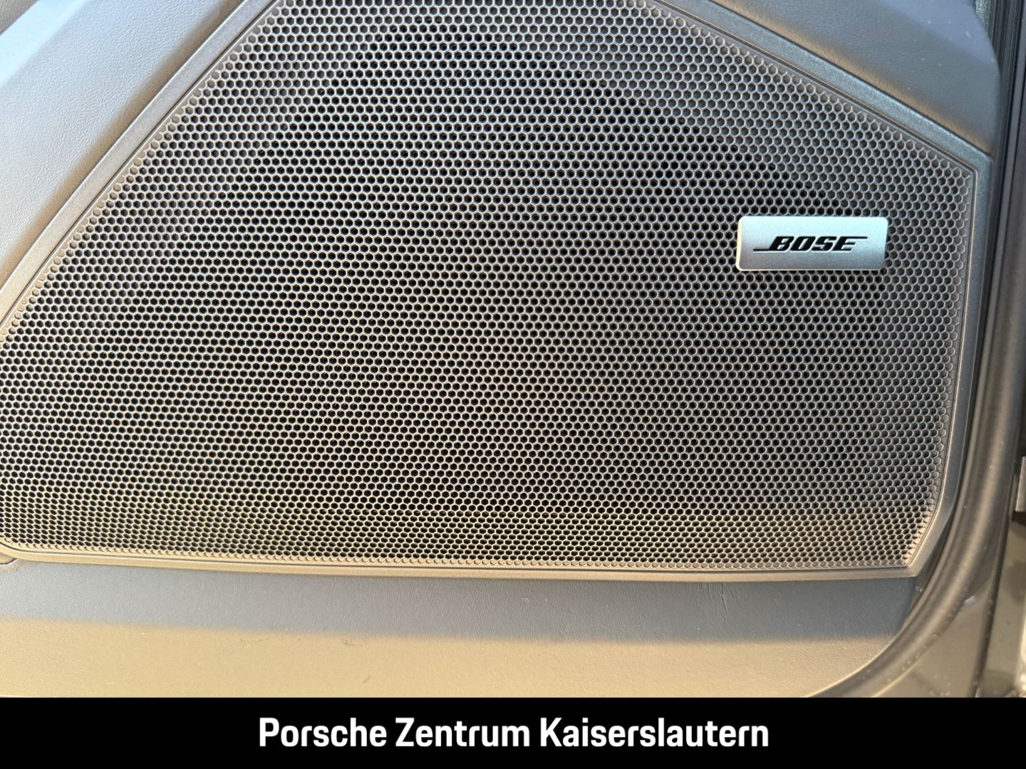 Porsche Cayenne E-Hybrid Black Edition HA-Lenkung 21-Zol