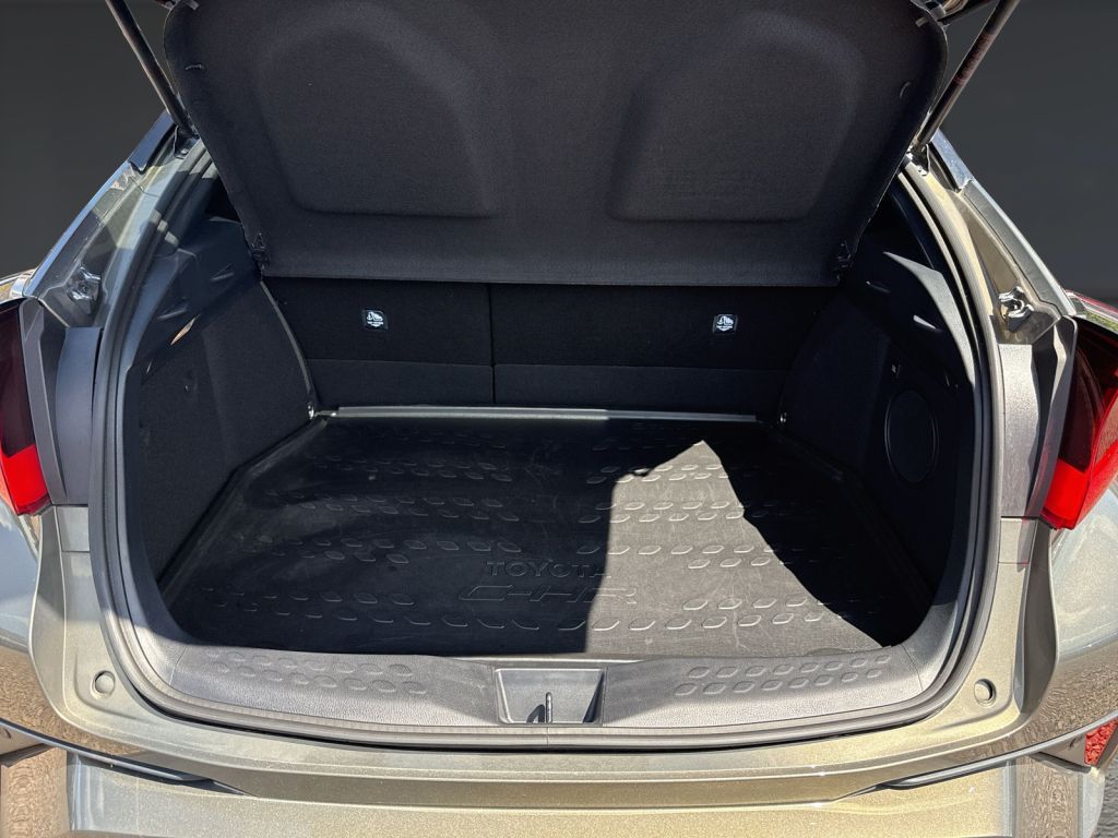 Toyota C-HR 2.0 Hybrid Lounge - Samsaru's Car Outlet