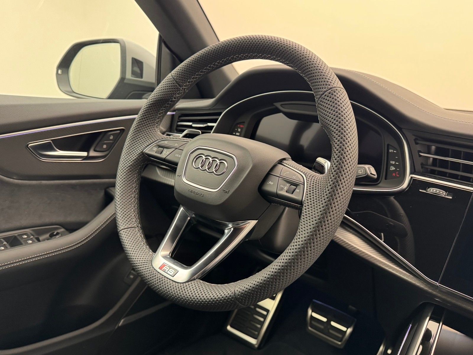 Audi RSQ8 performance 640PS Pano305Sportabgas23HeadUp