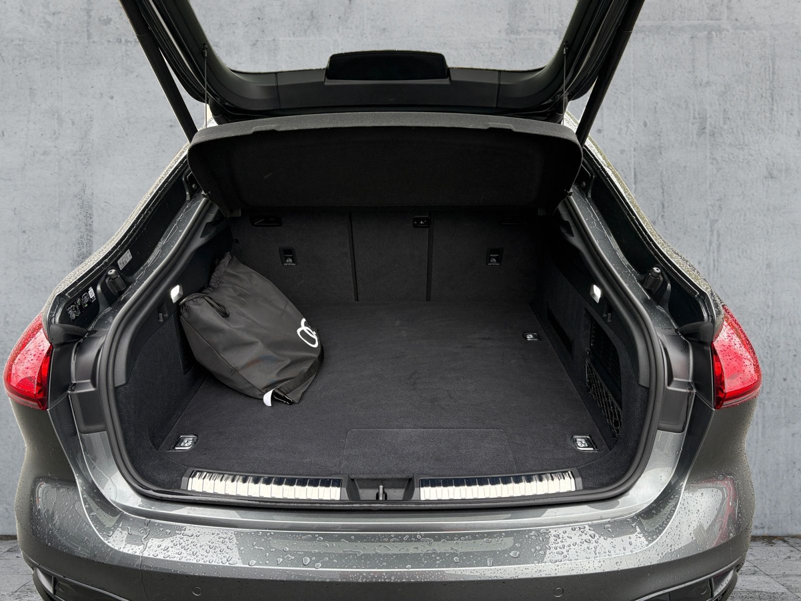 Audi A5 Lim e-hybrid 220kW S-LINE MATRIX+B&O+ACC+PANO
