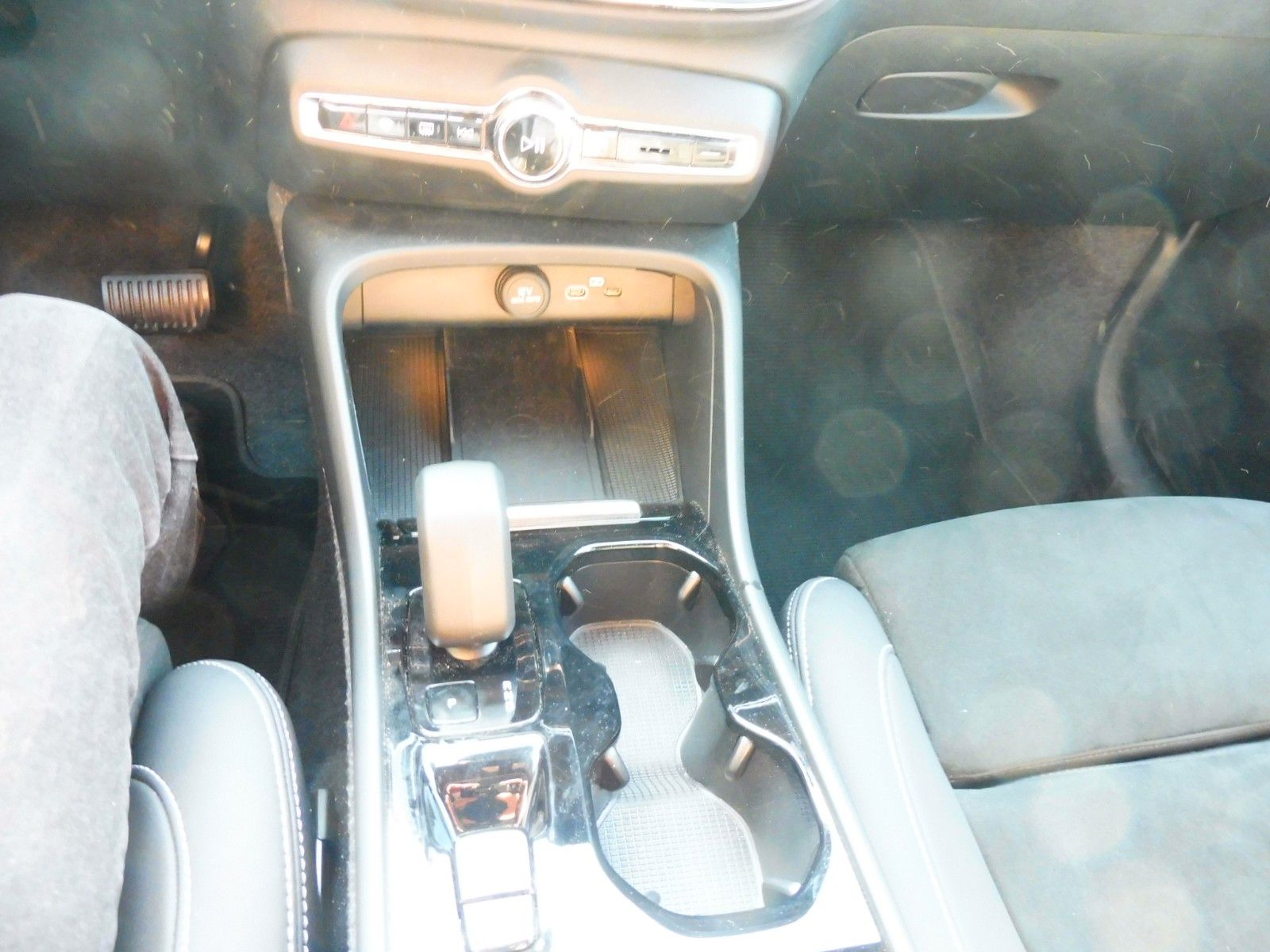 Volvo XC 40 B4 Plus Dark - Samsaru's Car Outlet