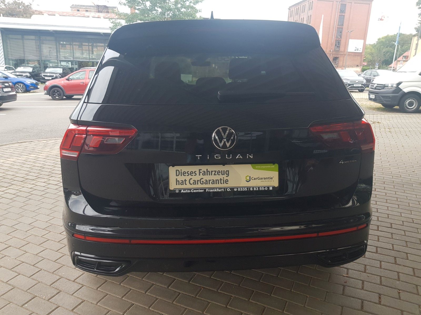 Volkswagen Tiguan 2.0 TDI SCR 4MOTION R-Line - Samsaru's Car Outlet
