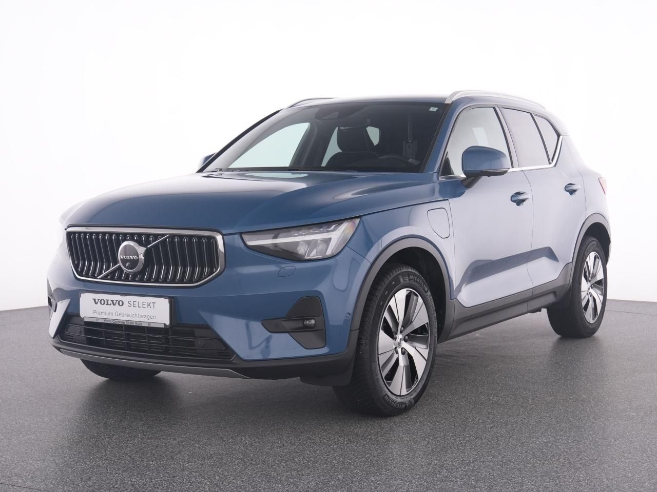 Volvo XC40 T4 Plus Bright Plug-In - Samsaru's Car Outlet