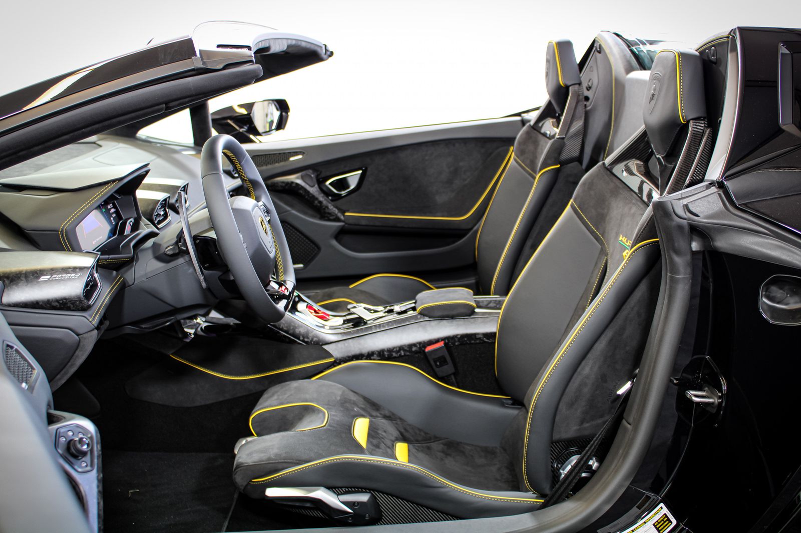 Lamborghini Huracán EVO Spyder - Samsaru's Car Outlet