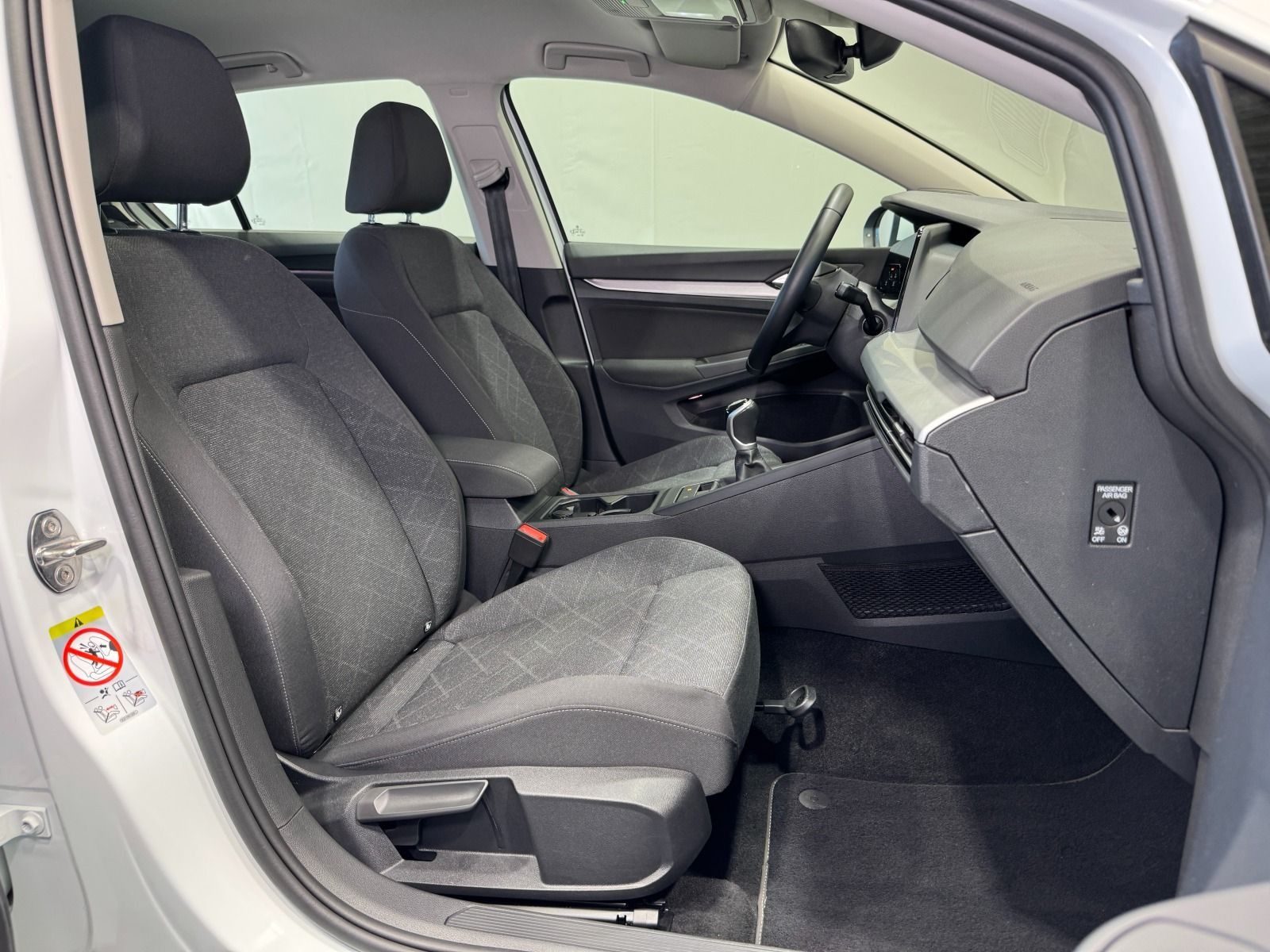Volkswagen Golf Life 1.0 TSI - Samsaru's Car Outlet