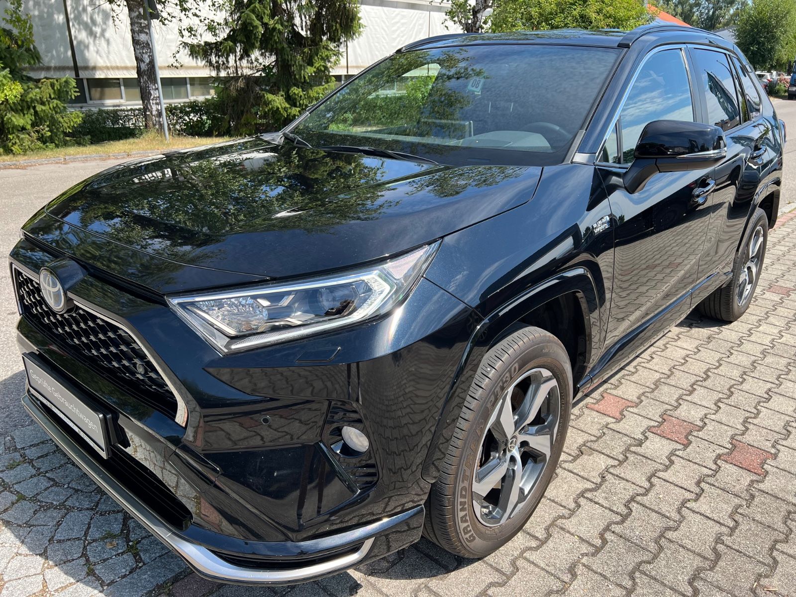 Toyota RAV 4 2.5 Plug-In Hybrid 4x4 - Samsaru's Car Outlet