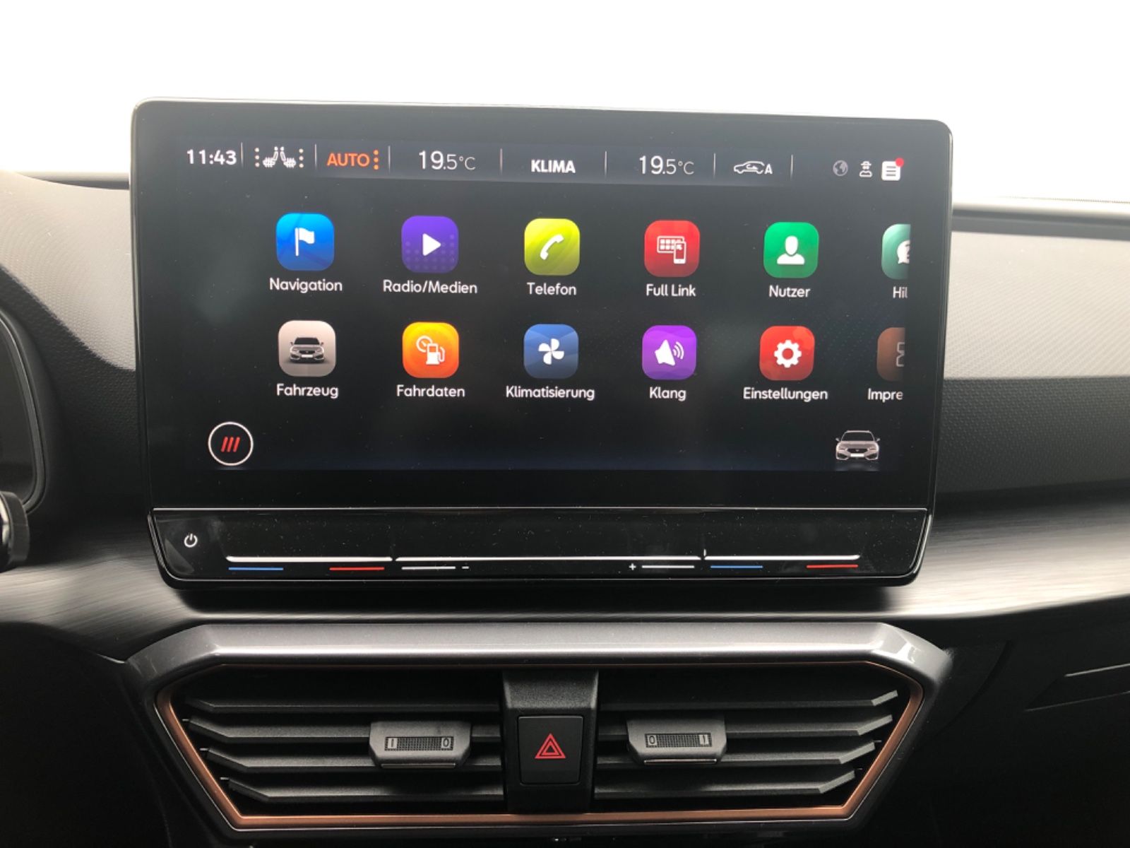 Cupra Leon Sportstourer 1.5 eTSI ACT DSG - Samsaru's Car Outlet