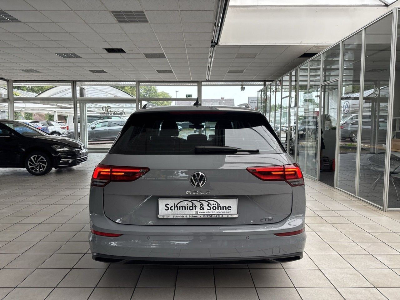 Volkswagen Golf Variant 1.0 eTSI Life - Samsaru's Car Outlet