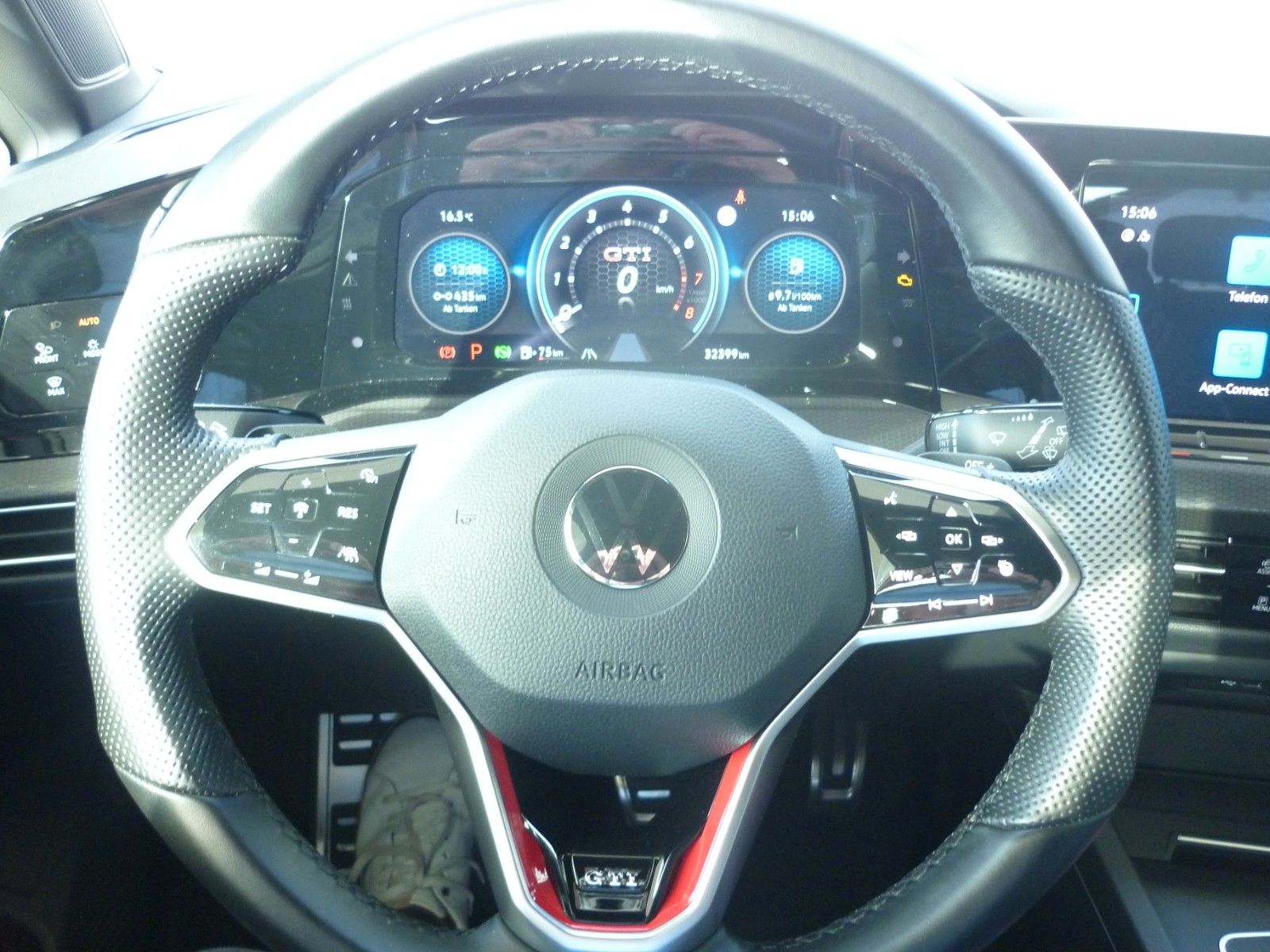 Volkswagen Golf VIII 2.0 GTI - Samsaru's Car Outlet