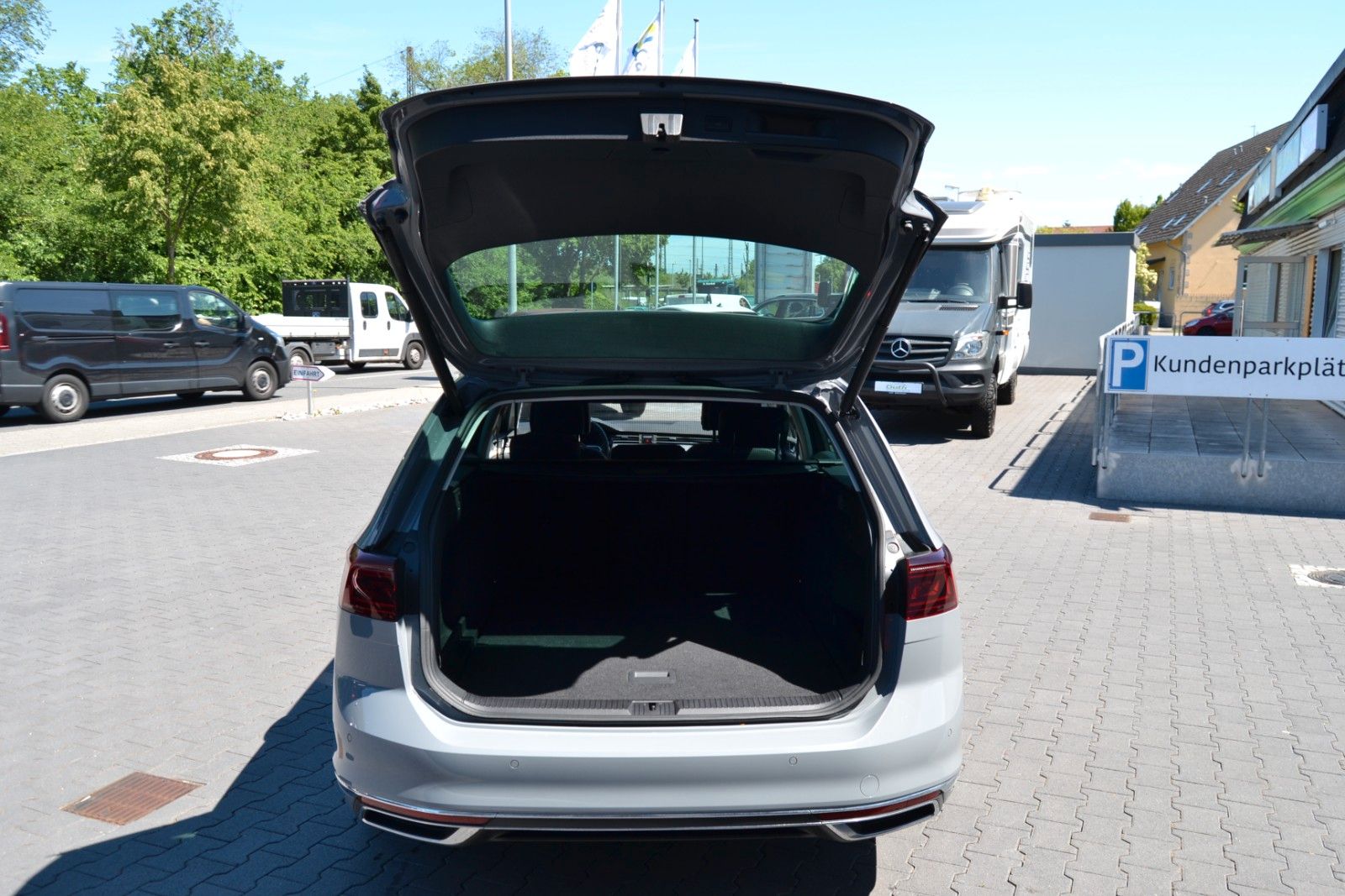 Volkswagen Passat TDI 200 PS AHK Matrix ab 5,49% Finz!