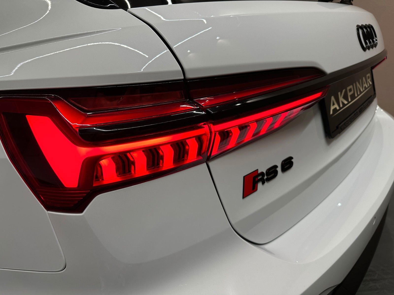 Audi RS6 Avant 4.0 TFSI quattro *1.HAND*KERAMIK*PANO*