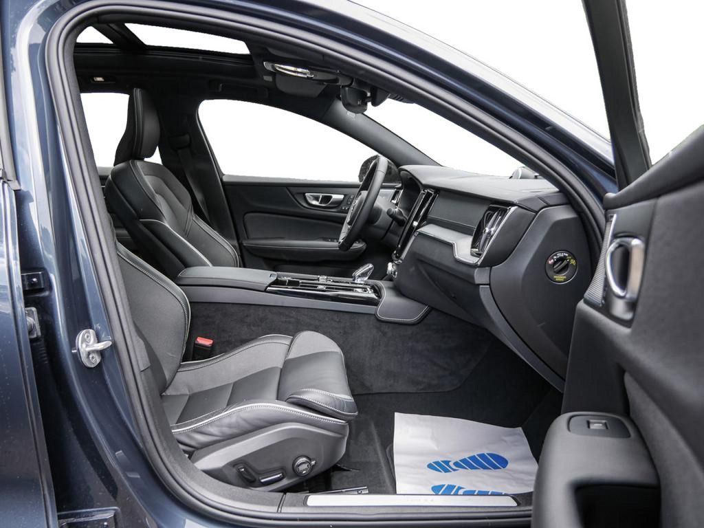 Volvo S60 T8 Ultimate Dark Recharge Plug-In Hybrid AWD