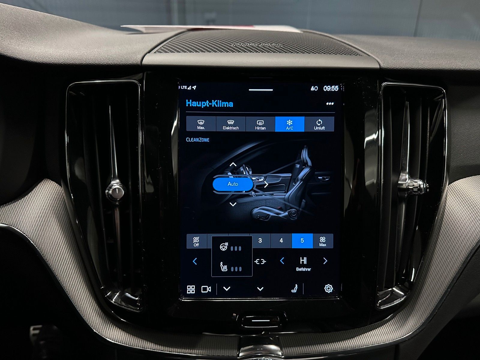 Volvo XC60 R-Design AWD *19Zoll*AHK*360°*Harman/Kardon