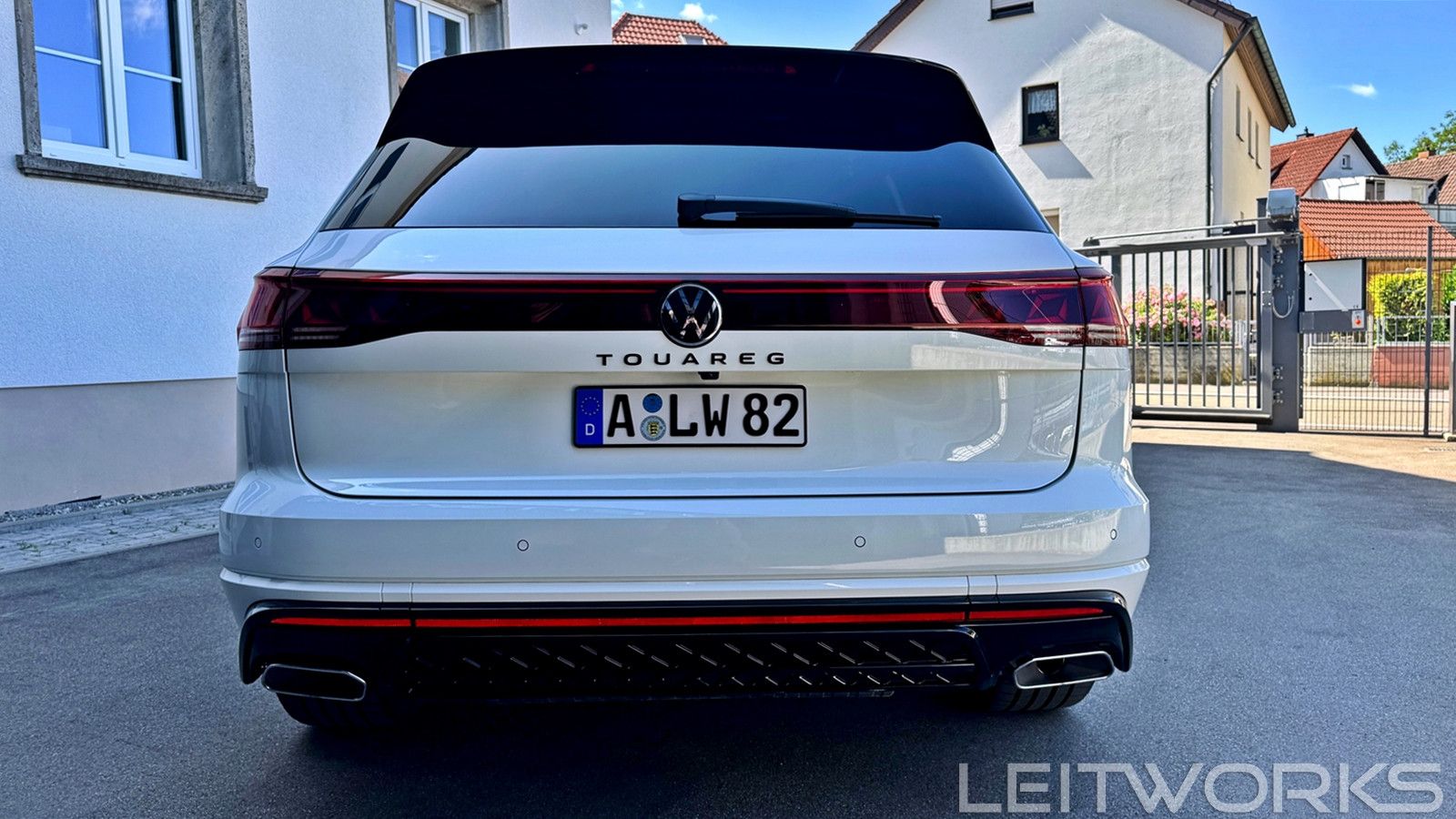 Volkswagen Touareg R-Line - Samsaru's Car Outlet