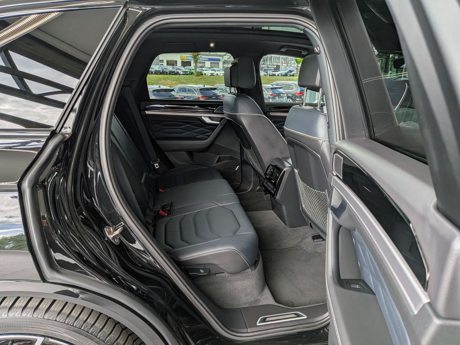 Volkswagen Touareg 3.0TDI 4M R-Line VOLL Black 22" UPE 114T
