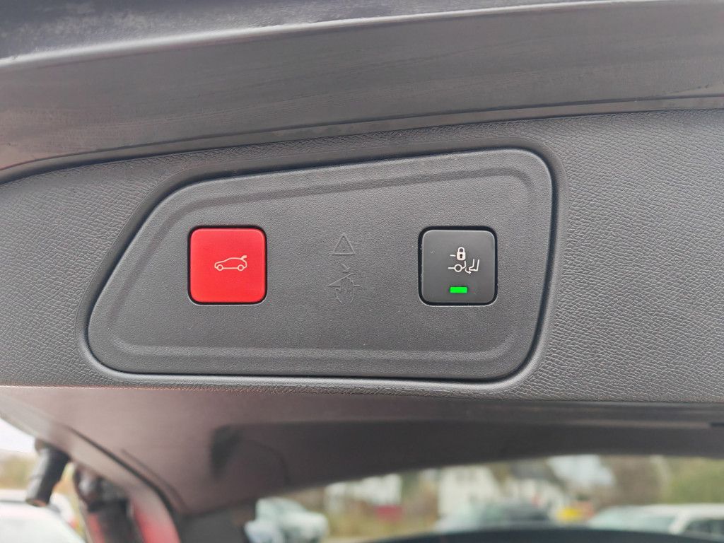 Peugeot 3008 BlueHDI 130 EAT8 ALLURE - Samsaru's Car Outlet