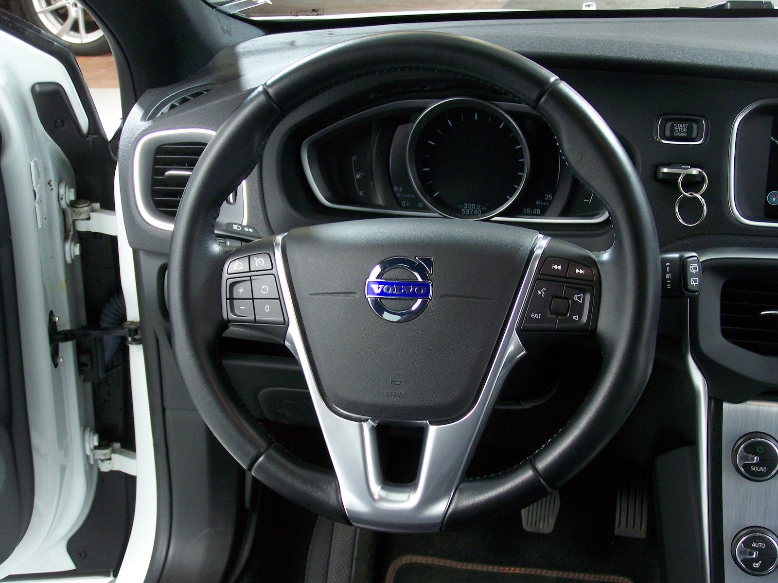 Volvo V40 2.0 T2 Ocean Race LEDER+NAVI+KAM+SHZ+TEMP