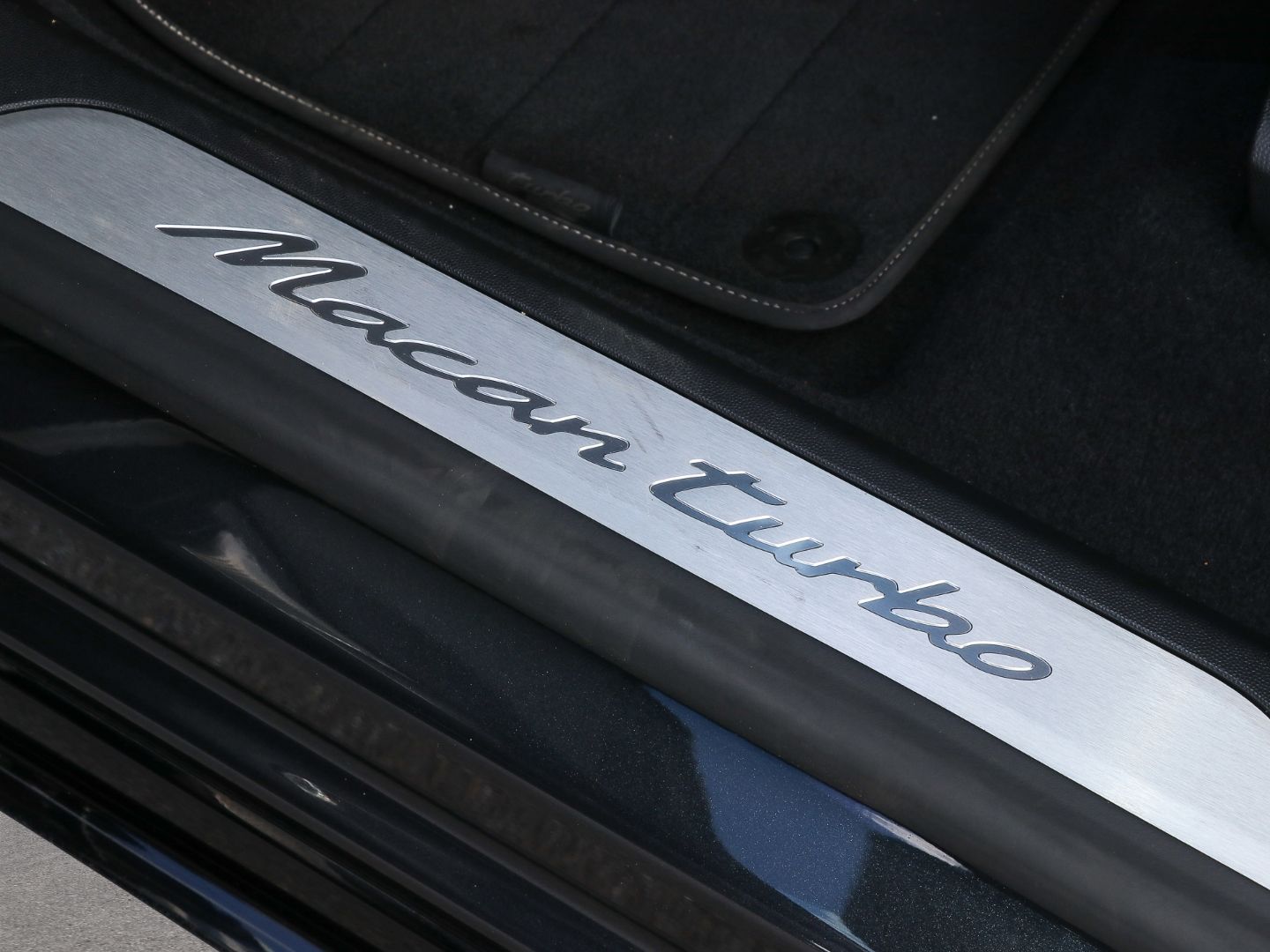 Porsche Macan Turbo Burmester InnoDrive HA-Lenkung