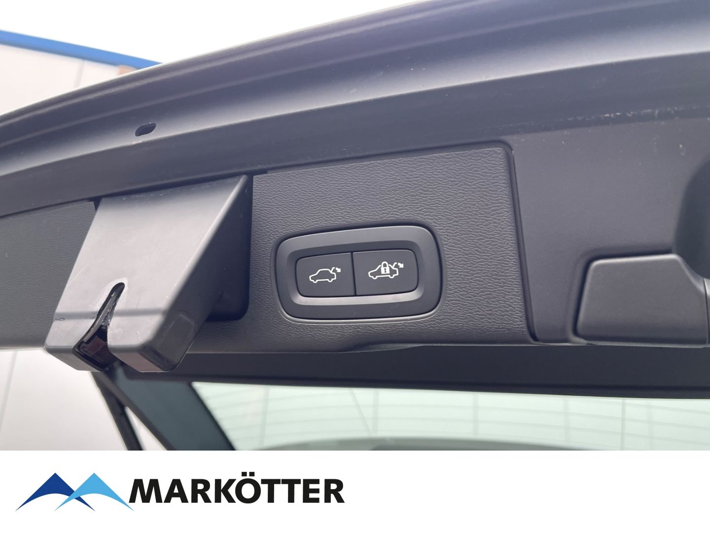 Volvo XC60 T6 AWD Recharge R Design - Samsaru's Car Outlet