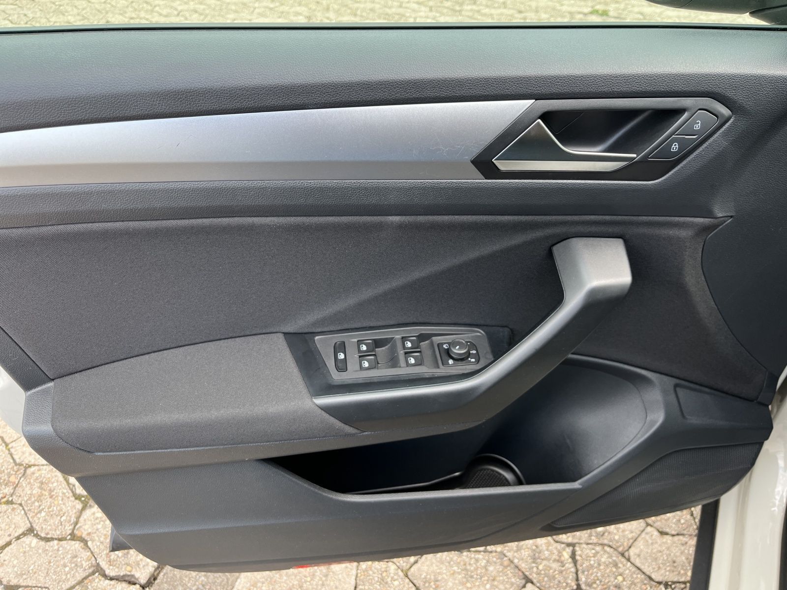 Volkswagen T-ROC Life 2.0 TDI - Samsaru's Car Outlet