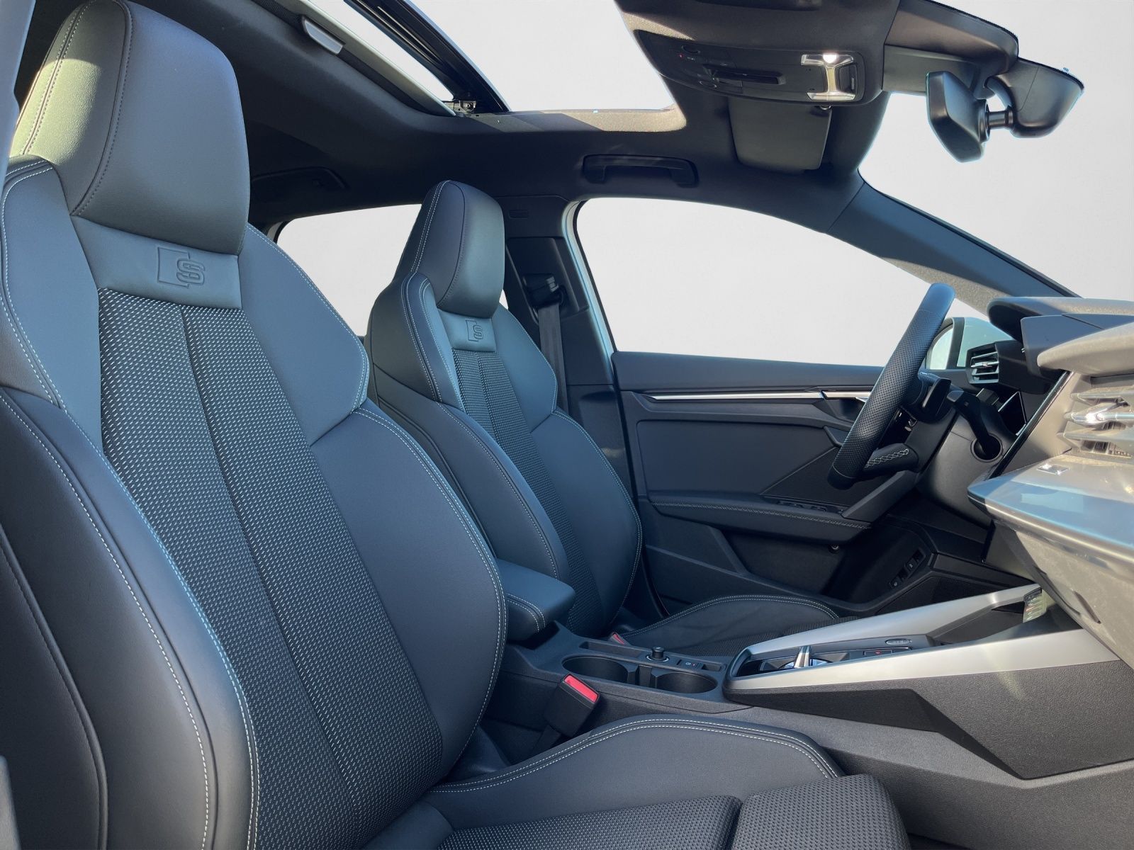 Audi A3 SportbackS line 45 TFSIe PANO SHZ KAM MMI 18"