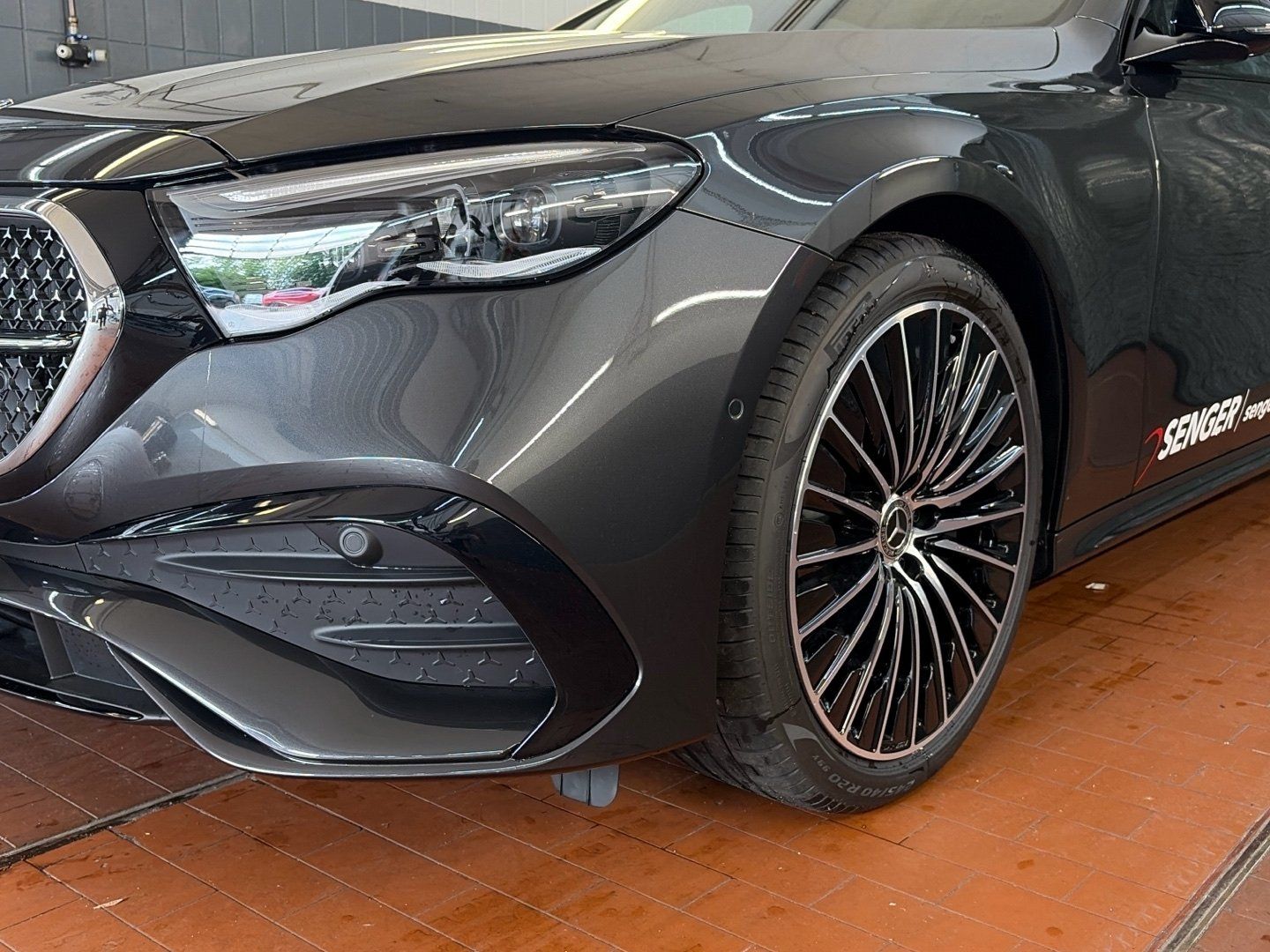 Mercedes-Benz E 220 d T AMG Night Pano 20" Burmester 360° AHK