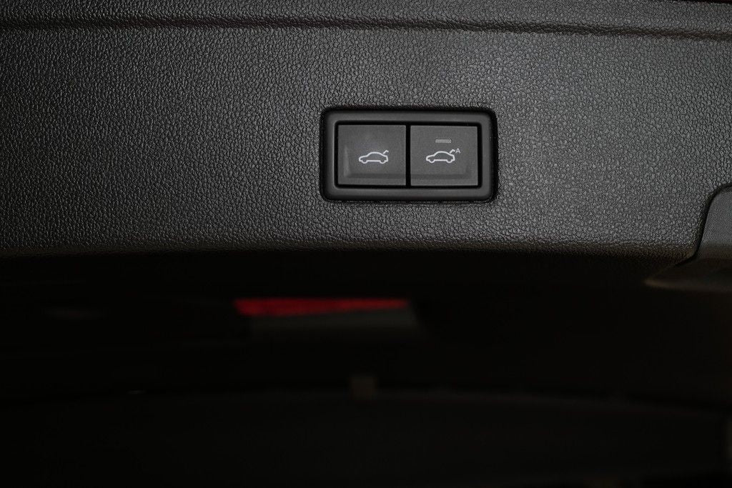 Volkswagen Touareg 3.0TDI R-Line - Samsaru's Car Outlet