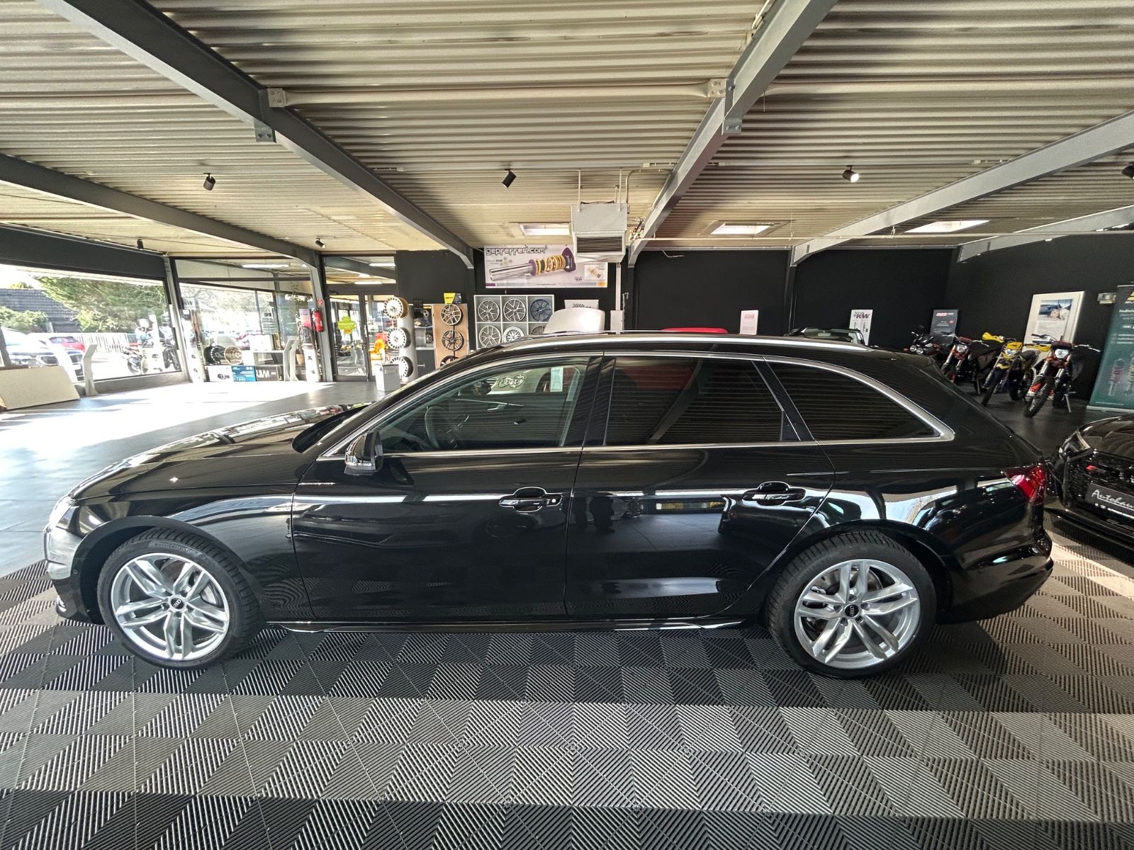 Audi A4 Avant 40 TFSI quattro advanced - Samsaru's Car Outlet