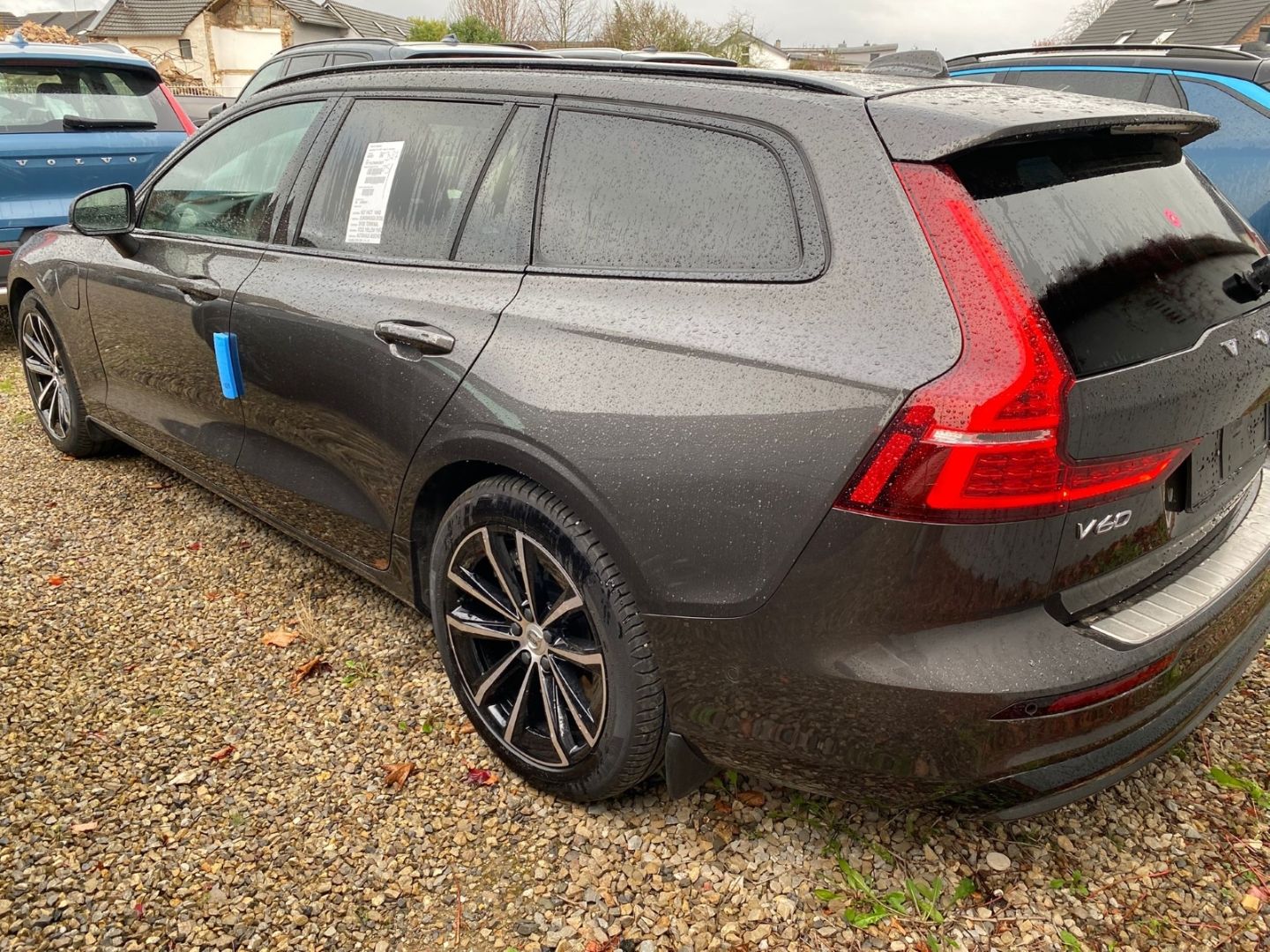 Volvo V60 T6 Plus Dark Kombi Recharge Plug-In AWD AHK