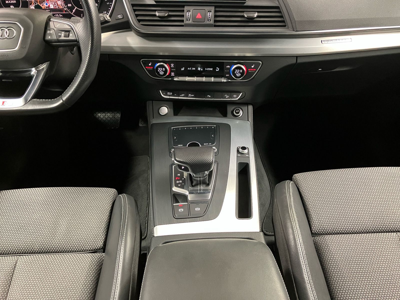 Audi Q5 55 TFSIe quattro S line - Samsaru's Car Outlet