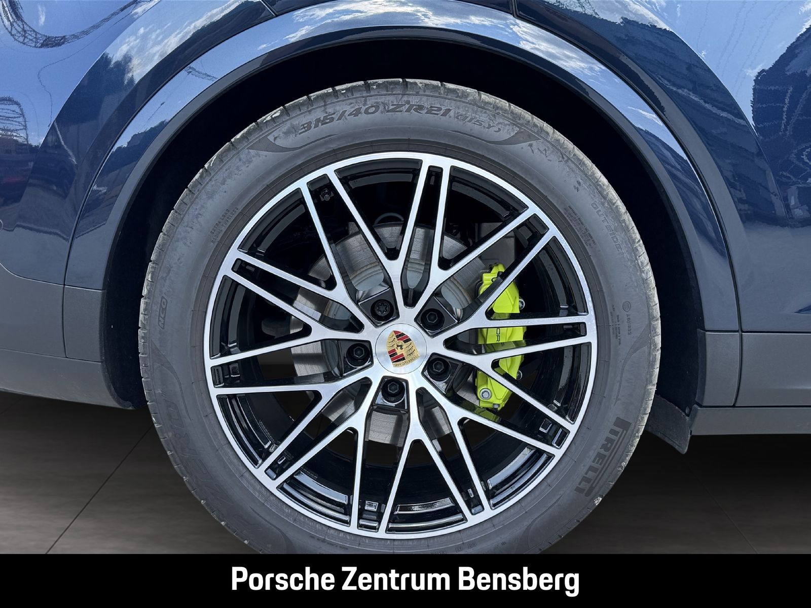 Porsche Cayenne E-Hybrid AHK Pano HUD Matrix SurroundVie