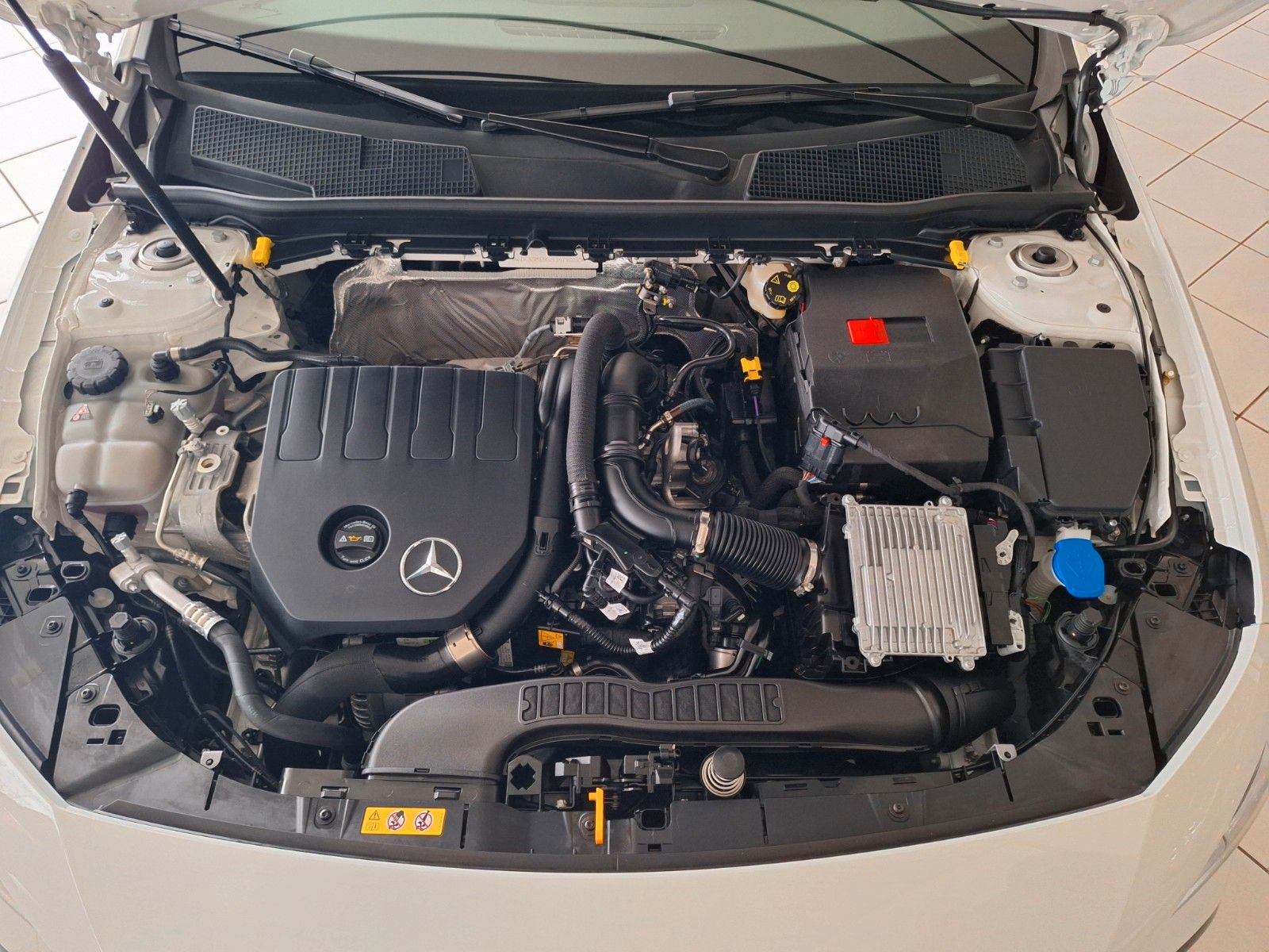 Mercedes-Benz A 180 Limousine AMG Line - Samsaru's Car Outlet