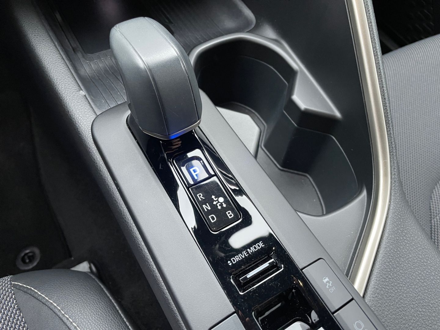 Toyota C-HR 2.0 Hybrid Lounge *LED*JBL*el Sitz*ACC*CAM*