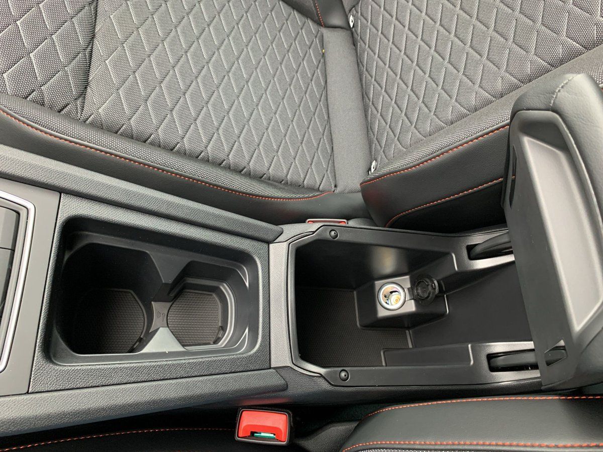 Seat Leon FR  1.5 ETSI DSG MATRIX+SHZ+NAV