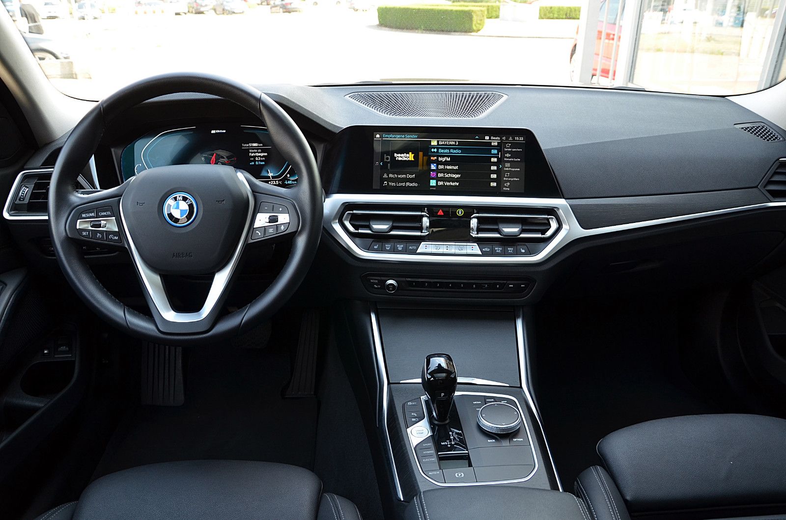 BMW 330e - Samsaru's Car Outlet