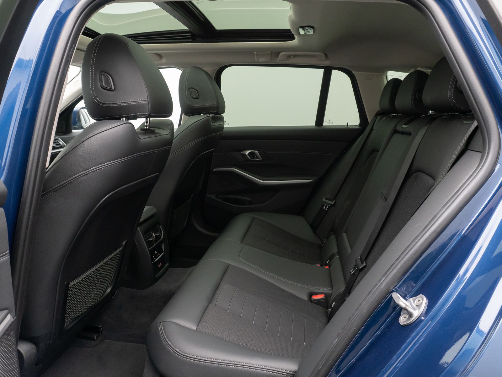 BMW 330i xD - Samsaru's Car Outlet